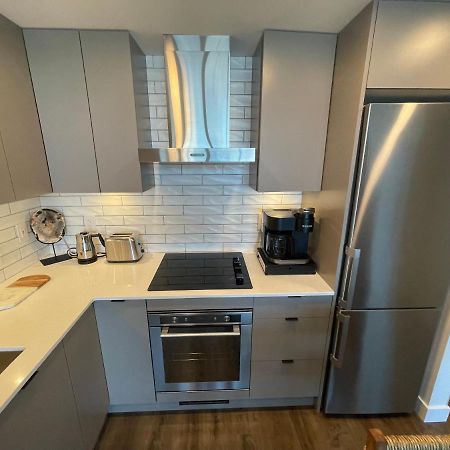 Awesome View 21 Two Bedroom One Bath Downtown Lake View Near Beach Келоуна Екстер'єр фото