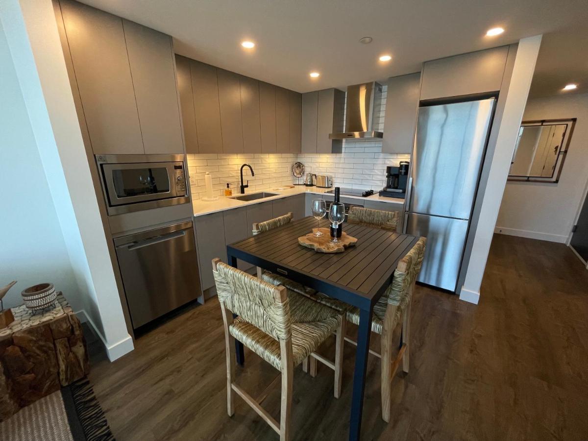 Awesome View 21 Two Bedroom One Bath Downtown Lake View Near Beach Келоуна Екстер'єр фото
