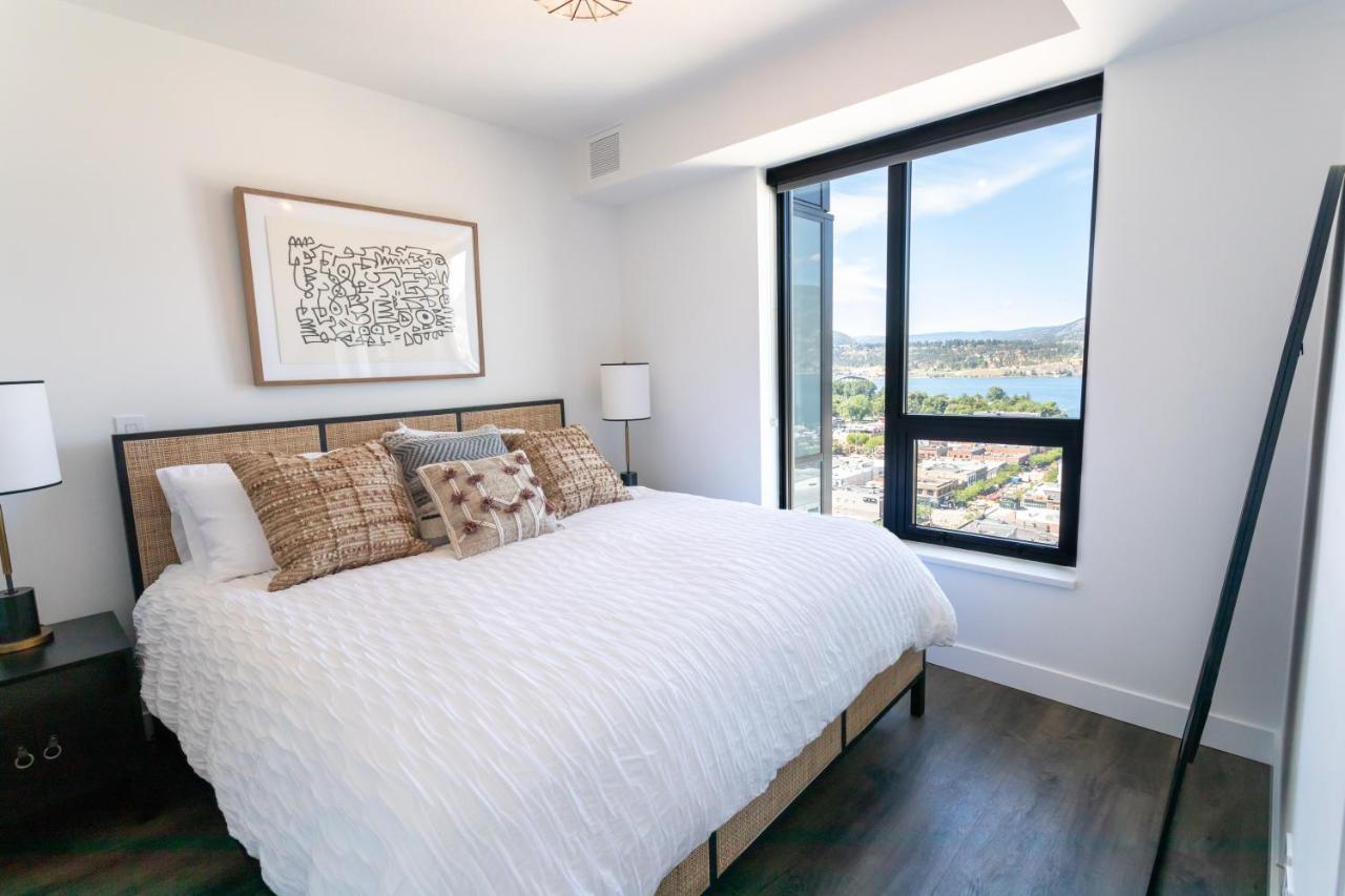 Awesome View 21 Two Bedroom One Bath Downtown Lake View Near Beach Келоуна Екстер'єр фото