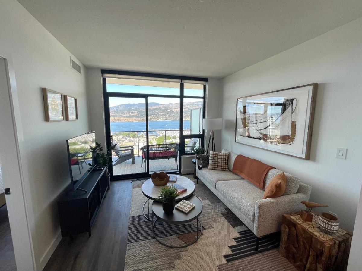 Awesome View 21 Two Bedroom One Bath Downtown Lake View Near Beach Келоуна Екстер'єр фото