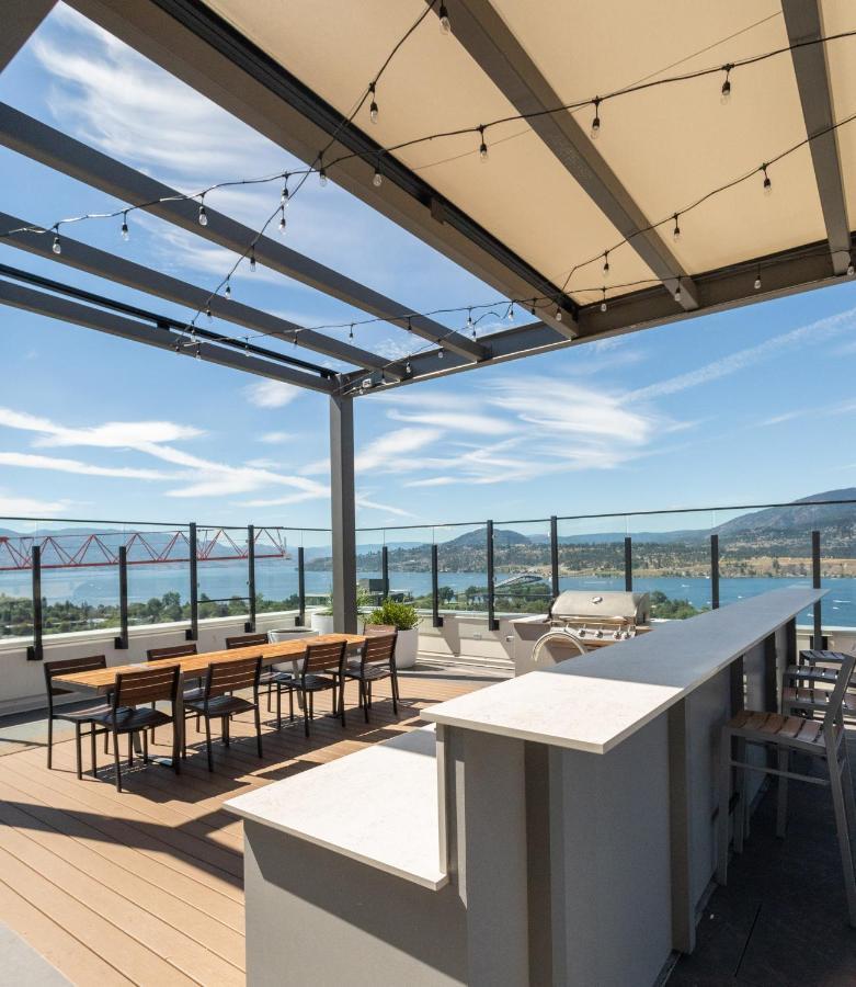 Awesome View 21 Two Bedroom One Bath Downtown Lake View Near Beach Келоуна Екстер'єр фото